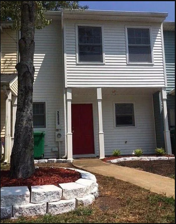 Entrada exterior/frontal - 2388 Cove Rd