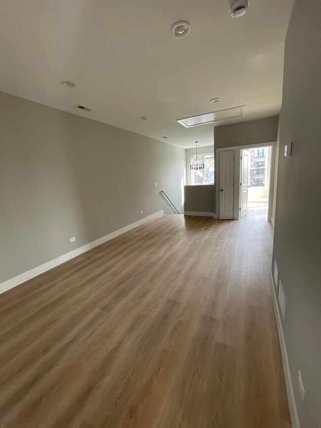 Photo - 1628 W Blackhawk St Unidad 2