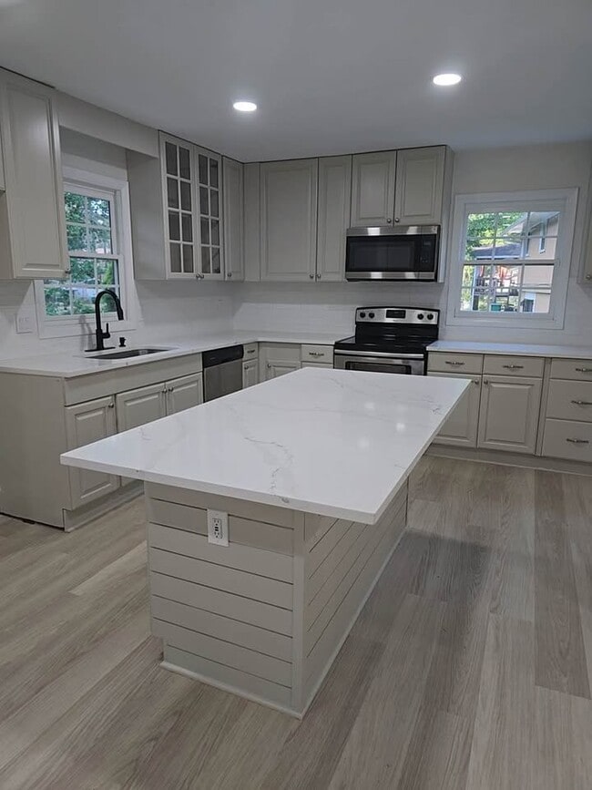 Photo - 2347 Greenway Dr