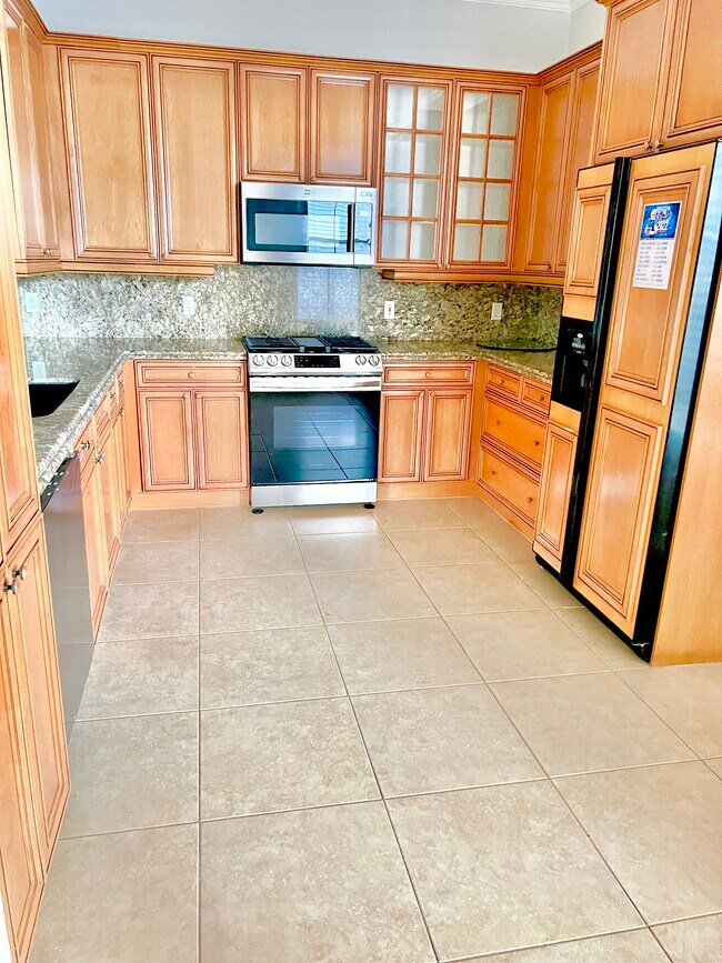 Kitchen - 240 Isle Verde Way