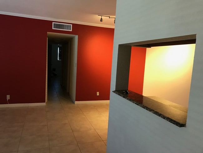 Entrada - 2020 NE 56th St Unidad 109