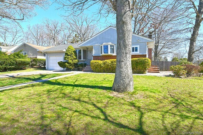 Photo - 110 Dix Hills Rd