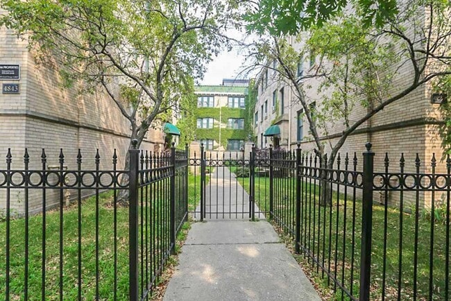 Photo - 4845 N Wolcott Ave Unidad 3B Rental