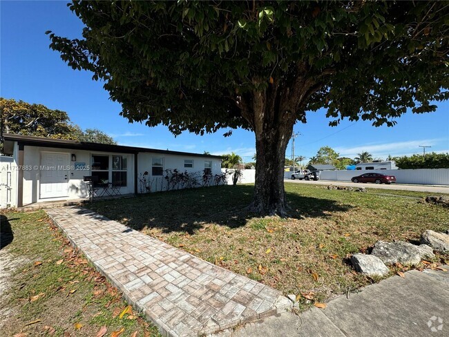 Building Photo - 10801 SW 40th Terrace Rental