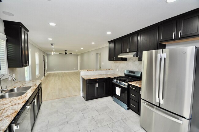 Photo - 7238 Evans St