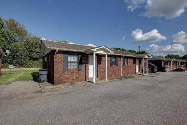 Building Photo - 404 -19 Thompsonville Lane