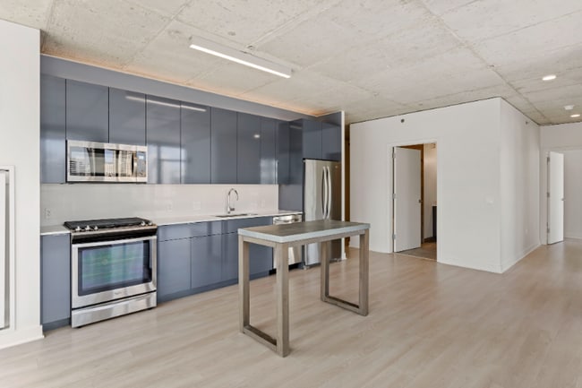 Photo - 331 W Illinois St