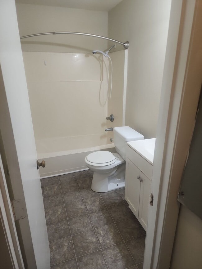 Photo - 1 Bedroom apartment in Great Location w/ 1...
