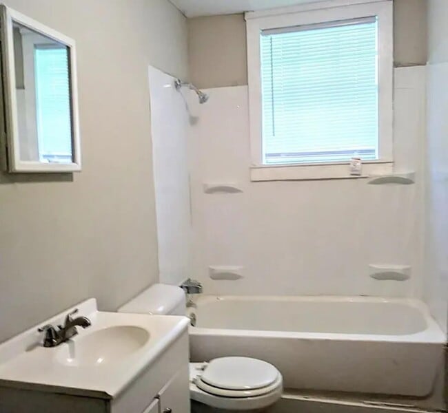 Photo - 1008 Walk Rd