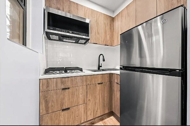 Photo - 453 W 48th St Unidad 2C