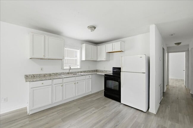 Photo - 2828 N Gale St