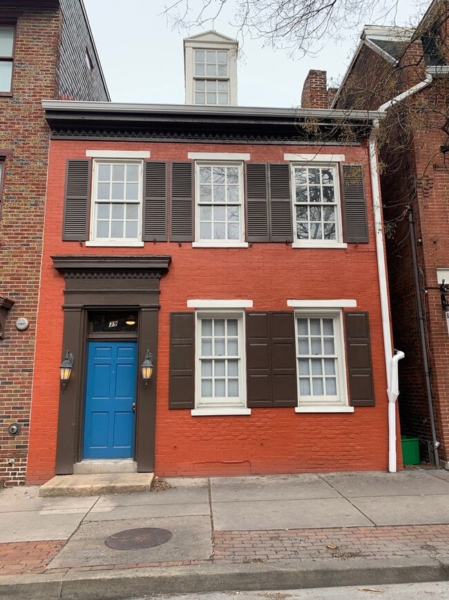 Building Photo - Available Now! 1st Floor 1 Bedroom-Downtow... Rental