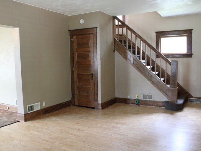 Photo - 107 E 11th St