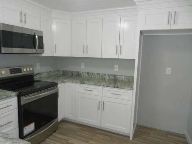 Kitchen - 260 Tremont St Unit 1
