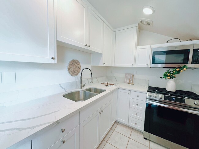 Photo - Newly Refurbished 3 Bed / 2 Bath Duplex on Fire Mountain