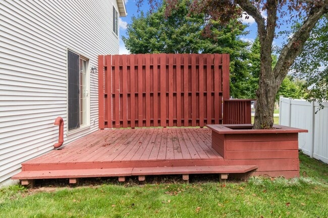 Photo - W6155 Aerotech Dr