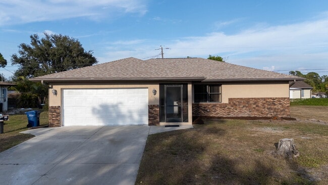 Building Photo - MOVE IN WITH ZERO DEPOSIT - UPDATED 3 BEDROOM HOME IN VENICE