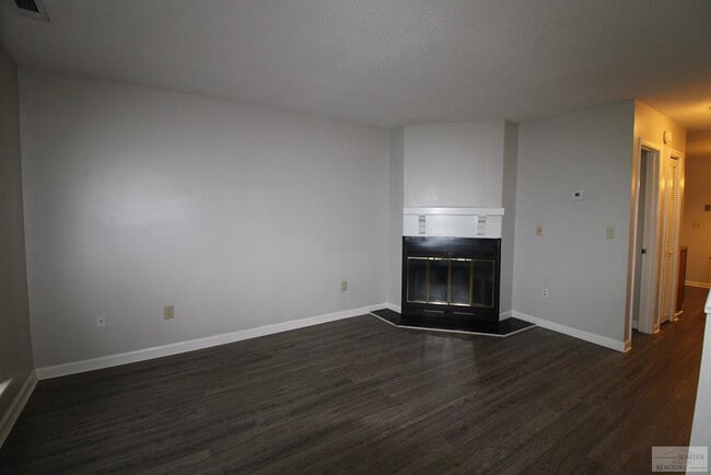 Photo - 2012 Gion St