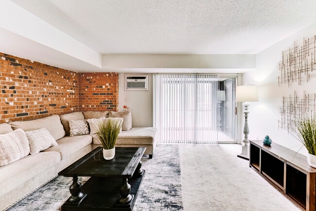 Oak Square Apartments