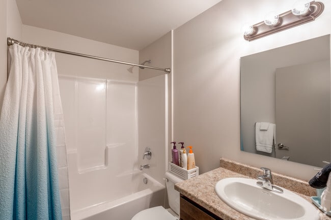 1BR, 1BA - 670 SF