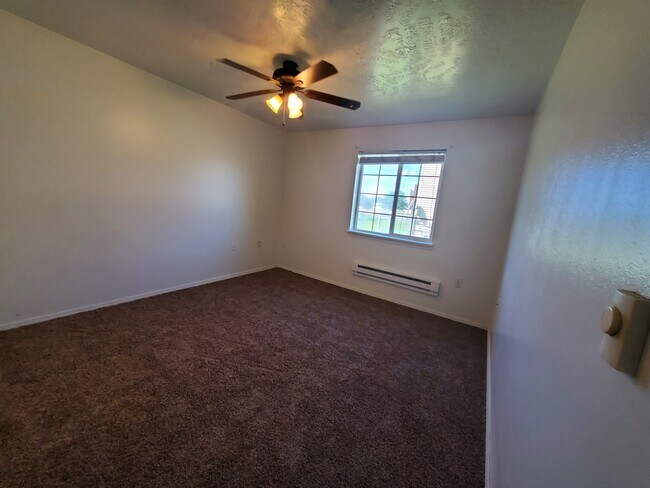 Photo - 545 Caribou St