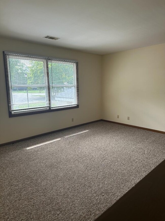 Photo - 855 Butternut Dr