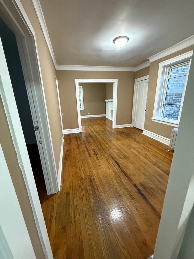 Photo - 2843 W Berteau Ave Unit 3