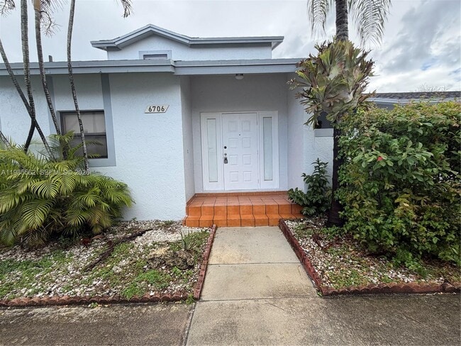 Building Photo - 6706 SW 152nd Ct