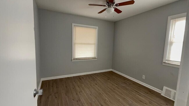 Photo - 1410 Bradley Ave