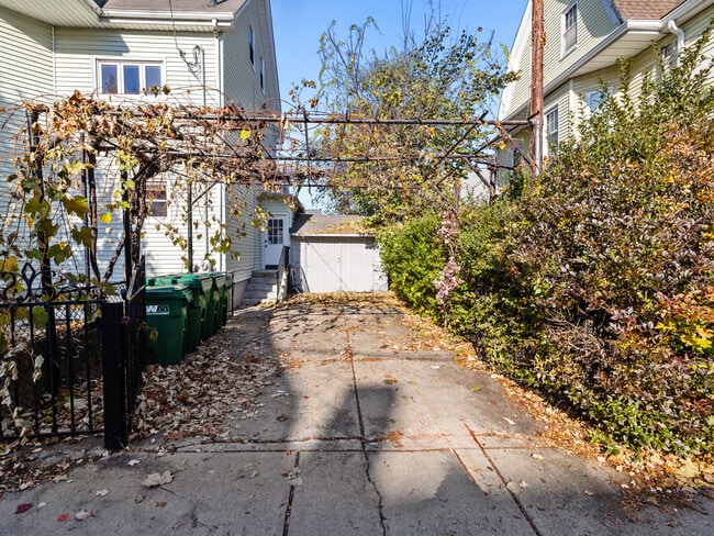 Building Photo - 42 William St Unit 1