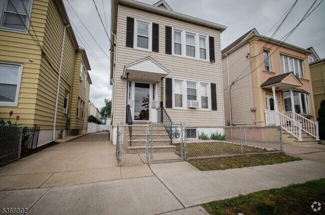 Building Photo - 74 Harrison Pl Rental