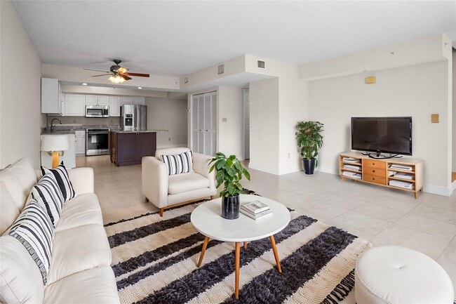 Photo - 460 SW 5th Ave