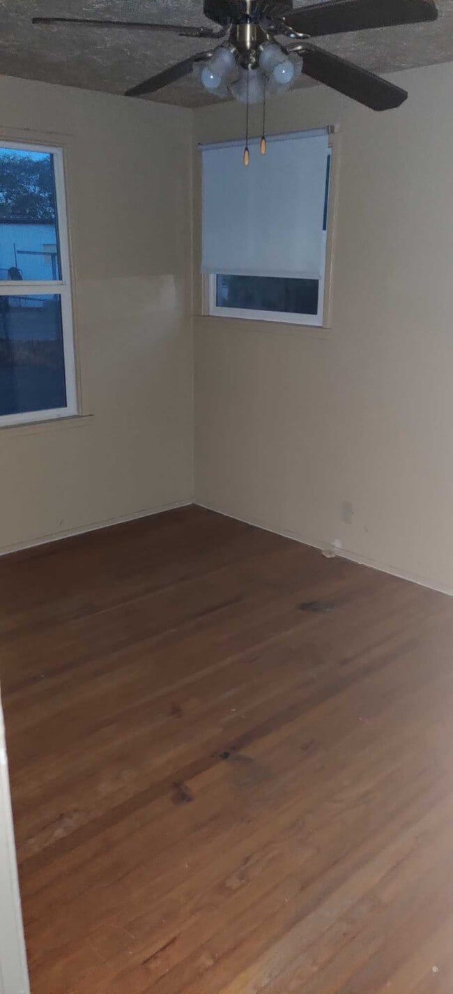 Photo - 319 W Ridge Rd