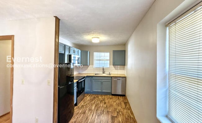 Photo - 6933 Robinson Dr