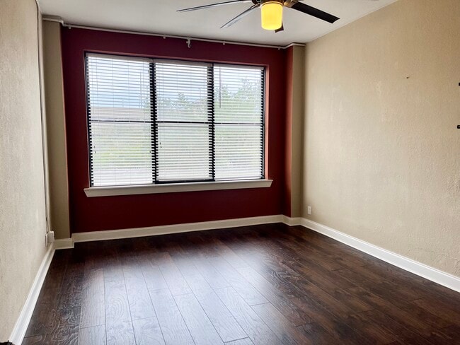 Building Photo - 311 W Ashley St Unit 205
