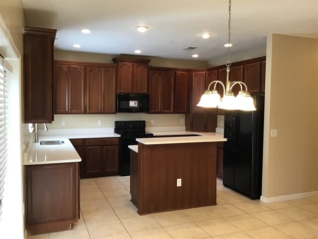 Photo - 1147 Hyacinth St