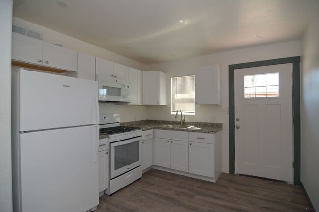 Photo - Remodeled 2 Bedroom 1 Bath Duplex! Great Central Tucson Location!