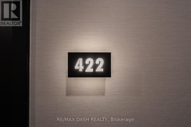 Photo - 1037 The Queensway Unité 422