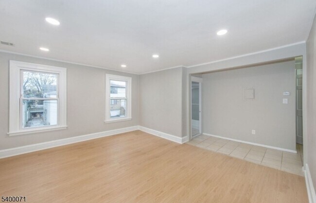Photo - 25 Henry St Unit 2