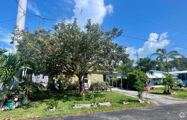 Building Photo - 710 N Silver Cir Rental