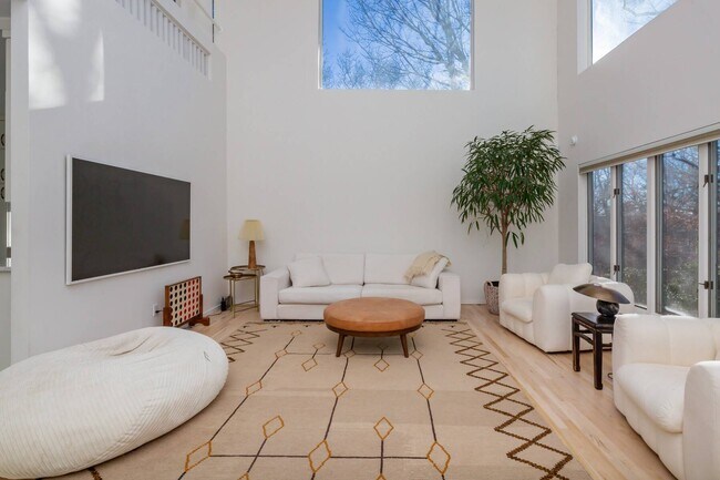 Photo - 94 3 Mile Harbor Hc Rd