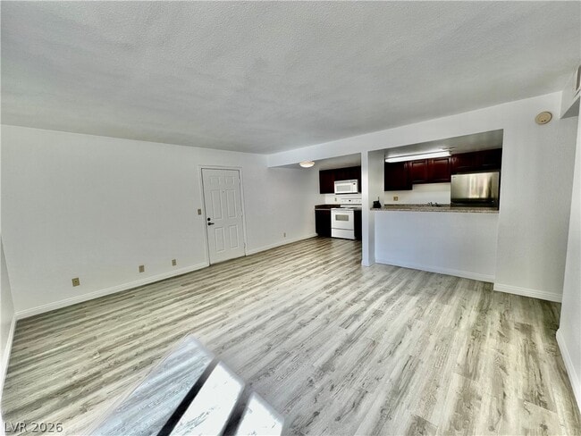 Building Photo - 4380 Sandy River Dr Unit 33