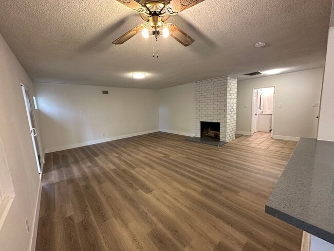 Photo - 556 Myrtle Ave