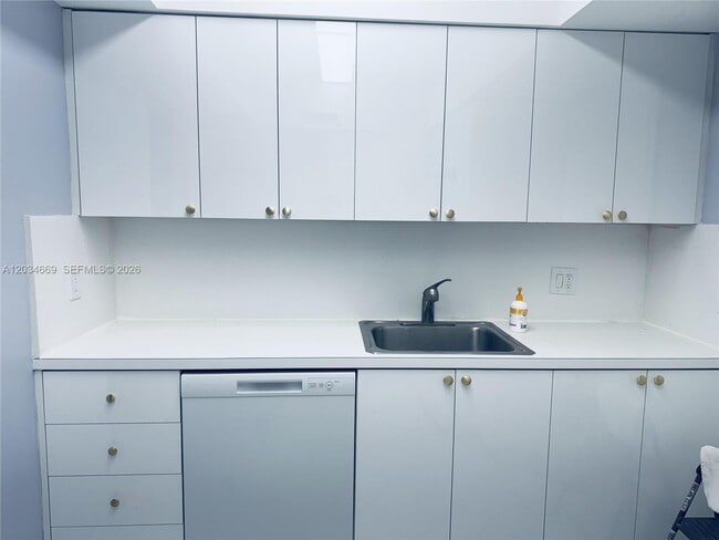3505 S Ocean Dr Unit 704