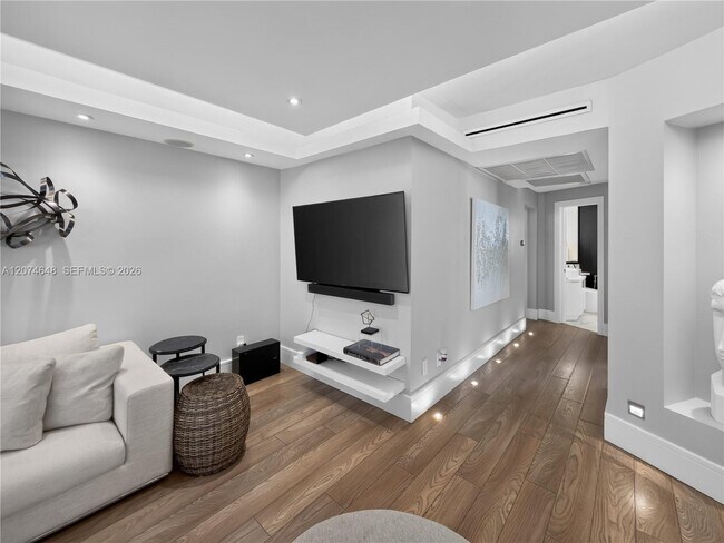 10190 Collins Ave Unidad 204
