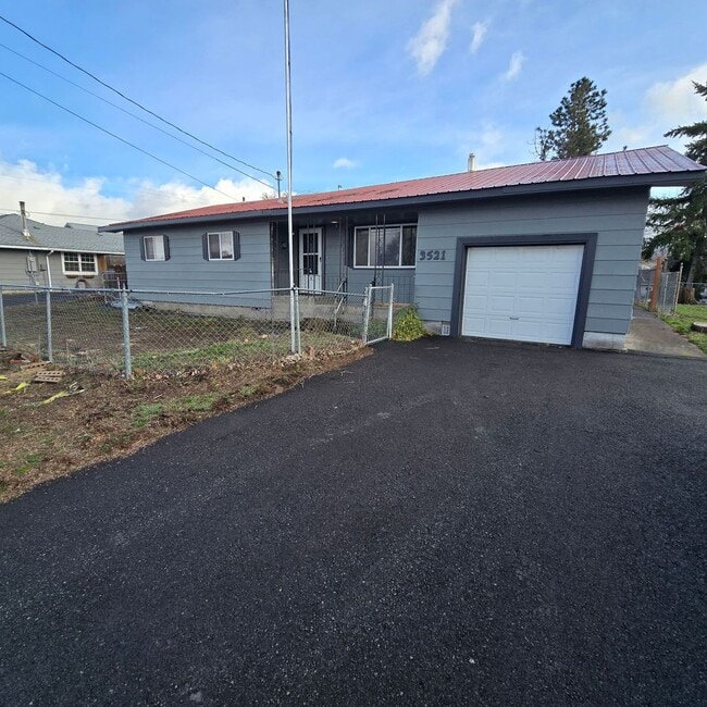 Building Photo - 3521 Lindberg St