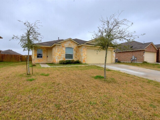 Building Photo - BEAUTIFUL 4 BEDROOMS / 2 BATH HOME IN HUNTER'S CROSSING