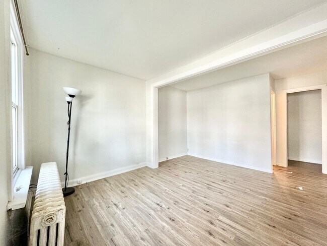 Photo - 6 Chestnut St E