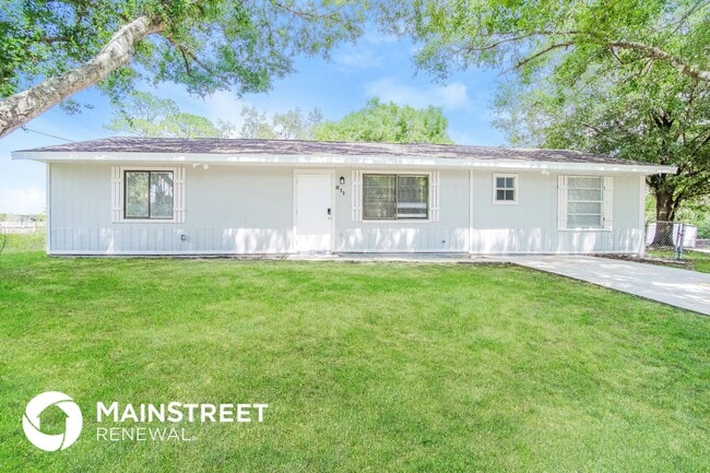 Building Photo - 811 Airport Ave SE