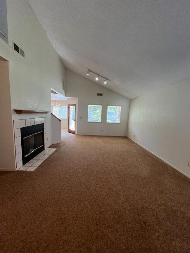 Photo - 763 E Robin Ln